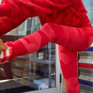 Aerie offline red camo legging